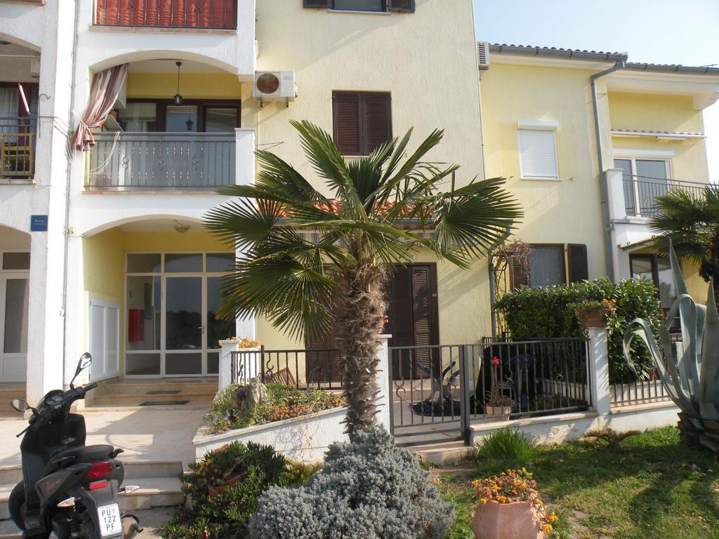 Sunset Apartment With A Private Yard At Medulin Riviera الغرفة الصورة